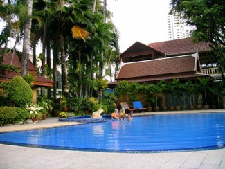 251 J8 Phuket Patong piscine