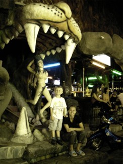 303 J10 Phuket Patong ballade