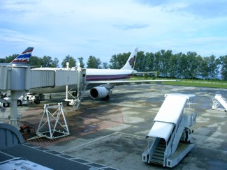 323 J12 Phuket aeroport
