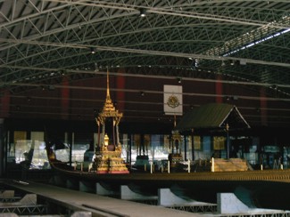 362 J13 Bangkok Musee barges royales