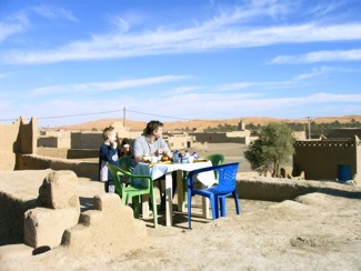 20041221 036 J4 Merzouga en terrasse