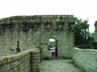20040811_26 Guerande chemin de ronde