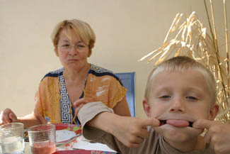 20040827_04 grimace