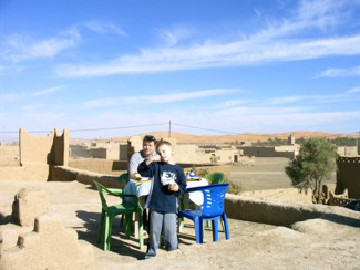 20041221 035 J4 Merzouga p'tit dej